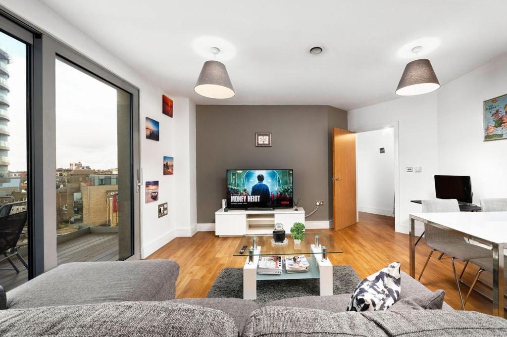 Modern Serviced 3-Bedroom Flat In East Лондон Екстер'єр фото