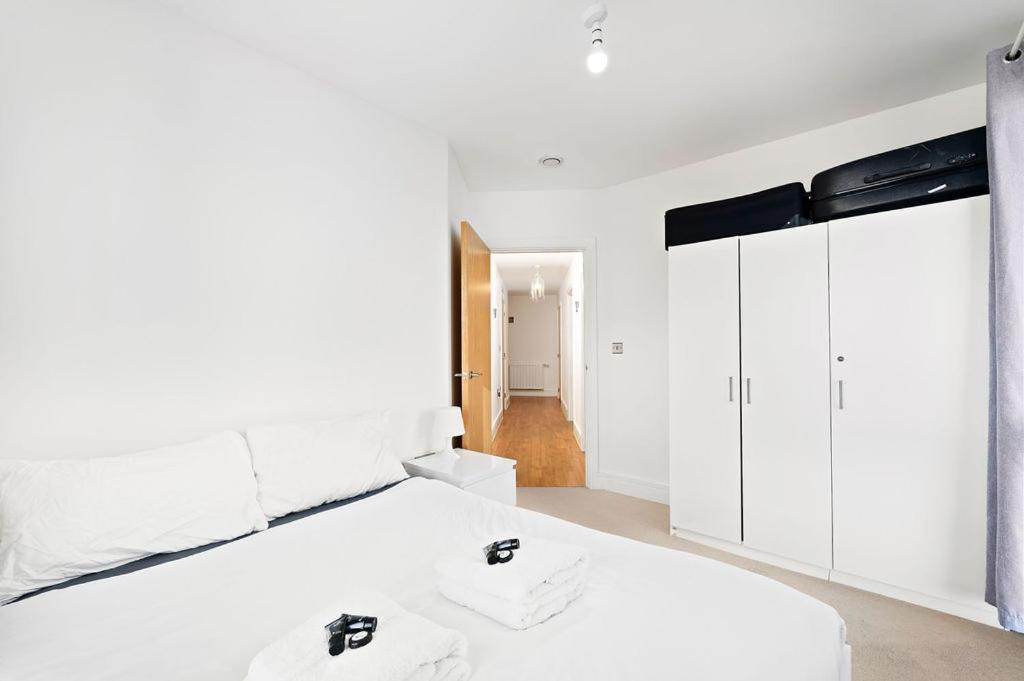 Modern Serviced 3-Bedroom Flat In East Лондон Екстер'єр фото
