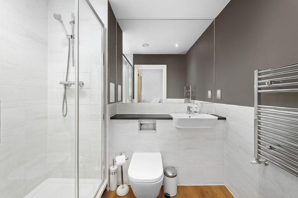 Modern Serviced 3-Bedroom Flat In East Лондон Екстер'єр фото