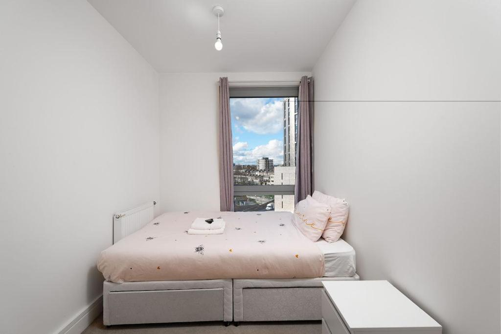 Modern Serviced 3-Bedroom Flat In East Лондон Екстер'єр фото