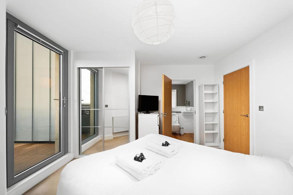 Modern Serviced 3-Bedroom Flat In East Лондон Екстер'єр фото